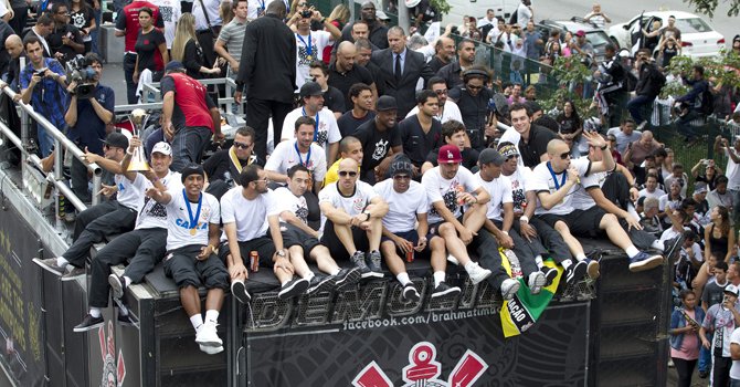 Sao Paulo se rinde a los pies del Corinthians
