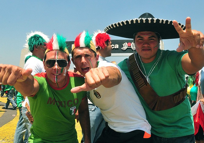 Mexicano intenta hablar en ruso para detener una pelea en el Mundial y video se hace viral