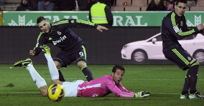 Granada da un duro golpe al Real Madrid