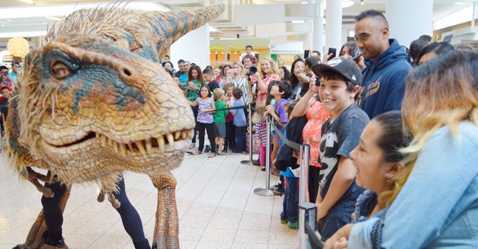 Un T-Rex recorrió los pasillos de Westfield Plaza Bonita