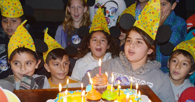 Celebraron su No Cumpleaños con Mickey y Minnie