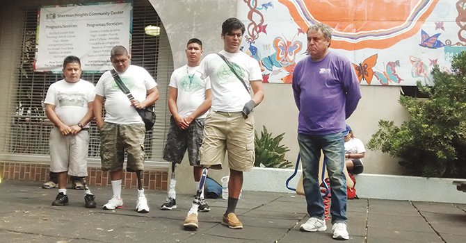 Solicitan asilo seis inmigrantes mutilados por “La Bestia”; vinieron a apoyarlos miembros de AMIREDIS
