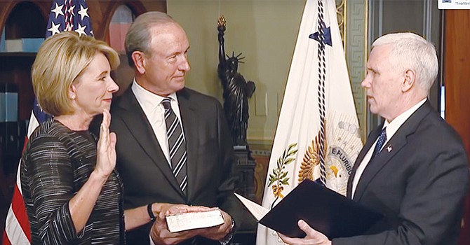 Priva incertidumbre sobre el rumbo que tomaría la Educación en el país, tras ratificación de Betsy DeVos