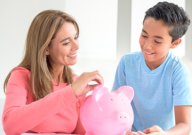 Enséñele a sus hijos cómo se debe ahorrar el dinero