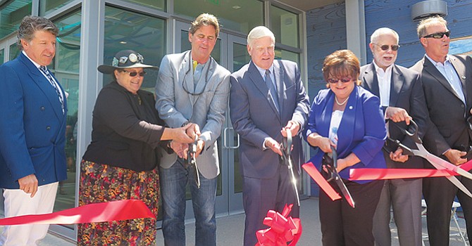 Nueva Biblioteca para la comunidad de Imperial Beach; cerca de 300 personas acudieron a ceremonia de apertura
