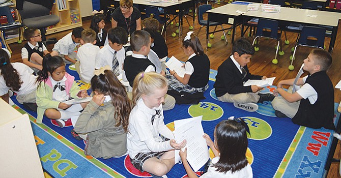Las ponen ‘en jaque’ el futuro de escuelas charters en California, en manos de legisladores y distritos escolares