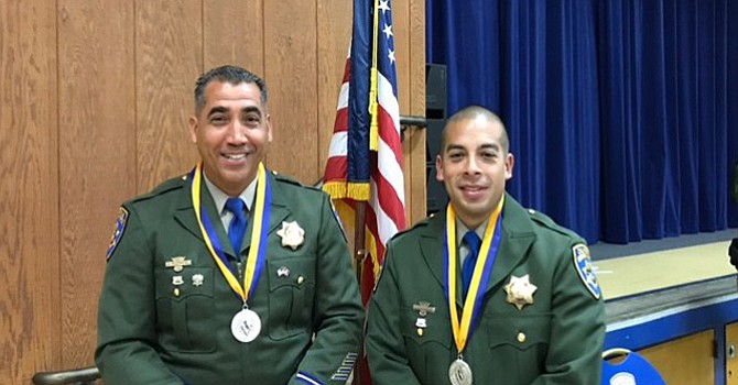 Reconocen heroica acción de dos oficiales de la CHP en Oceanside, que salvaron vida de mujer