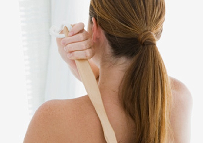 Estimula el sistema linfático Cepilla tu piel en seco