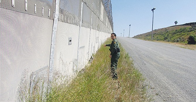 La construcción del Muro sólo “divide más a nuestra Nación y erosiona la confianza del público en oficiales”, afirman