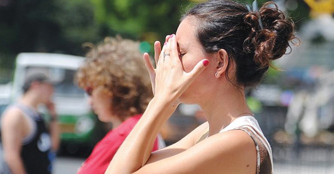 Emiten medidas preventivas por altas temperaturas, usar ropa ligera, no exponerse al sol e hidratarse constantemente, evitará enfermarse por el calor