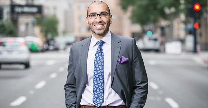 Orgulloso de representar a los Latinos en Corte, Chris Mova, el Abogado de Lesiones Personales en SD