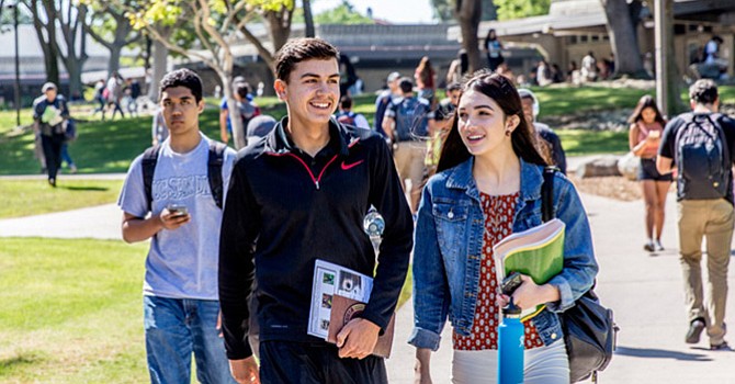Recursos del estado para que los estudiantes terminen una carrera, muchos egresados de preparatoria no pueden ir a la universidad porque deben trabajar