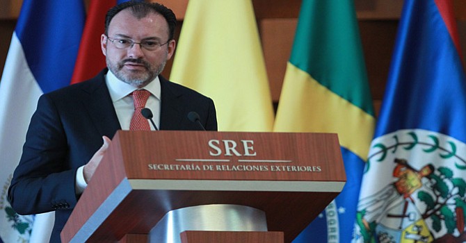 El canciller mexicano viaja a E.U. para reunirse con "soñadores"