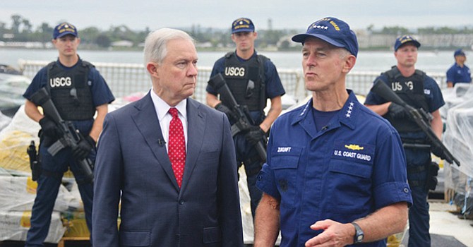 Encabezó Sessions entrega de toneladas de drogas en San Diego