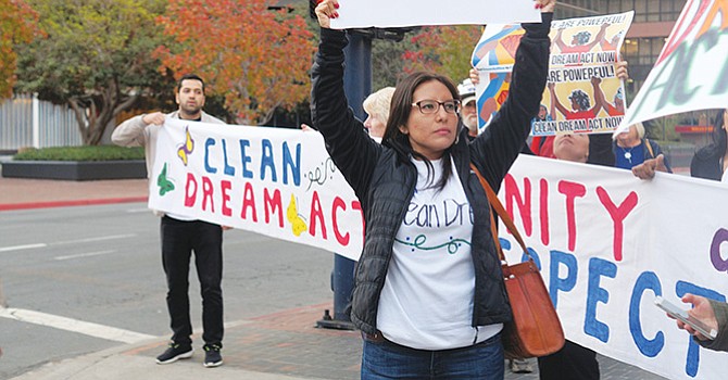 Toman calles de SD; ‘Dreamers’ demandan ante el senado incluir propuesta de Ley