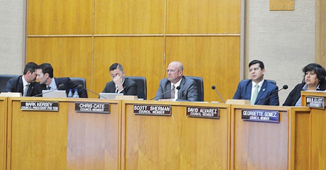 Diferencias partidistas prevalecen en el Concilio de San Diego; varios regidores piden cambio en criterio sobre la forma en que son designados
