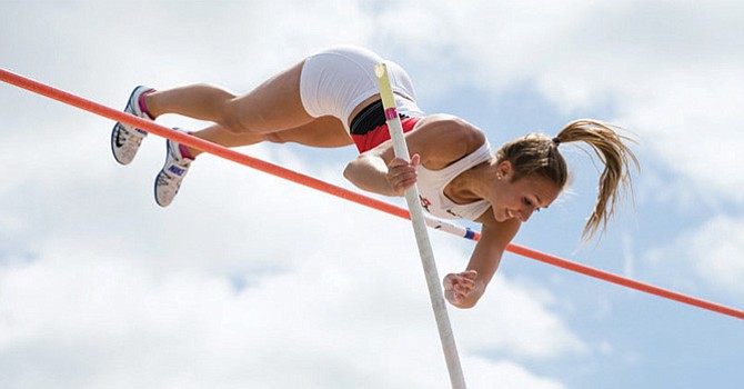 ¡Sobresalientes! dos atletas representando a SDSU que compitieron en prueba de atletismo