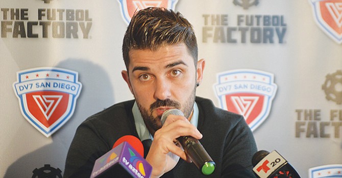 Ofrece clínica en SD el campeón mundial de Sóccer, David Villa, firmó una alianza con club local