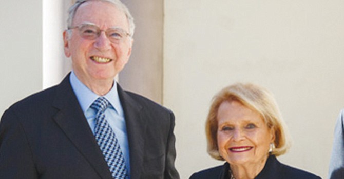 Renombran Instituto de USD, en honor de la labor filantrópica realizada en pro de la Educación K por Irwin y Joan Jacobs
