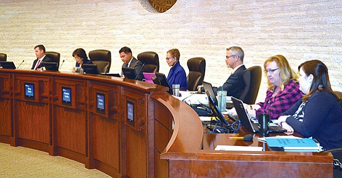 Indecisos, funcionarios del Condado de SD respecto a las ciudades santuario