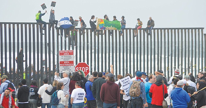Desafiante la caravana de migrantes centroamericanos que arribó a la frontera de Baja California