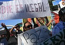 Un grupo de activistas y académicos se reunió hoy en Houston para condenar el uso de la palabra ilegal en la prensa en inglés cuando se refieren a inmigrantes indocumentados