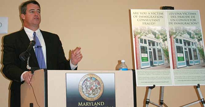 Fiscal general de Maryland lanza campaña contra fraude migratorio