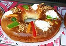 En México se puede decir que: “si uno no parte la Rosca de Reyes, no está celebrando la Navidad”. La gente prepara tamales y se acostumbra ofrecer “xocolatl” en forma de atole para recibir a los invitados a sus casas y partir la rosca
