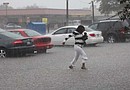 Las tormentas de hace dos semanas dejaron serios daños en la ciudad de Houston y el área metropolitana