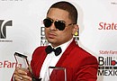 Larry Hernández se convierte en primer solista masculino del género regional que se presenta en los eventos organizados por la NFL
