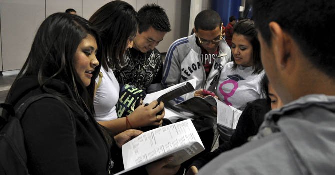 Buscan opciones educativas a pesar de su estado migratorio