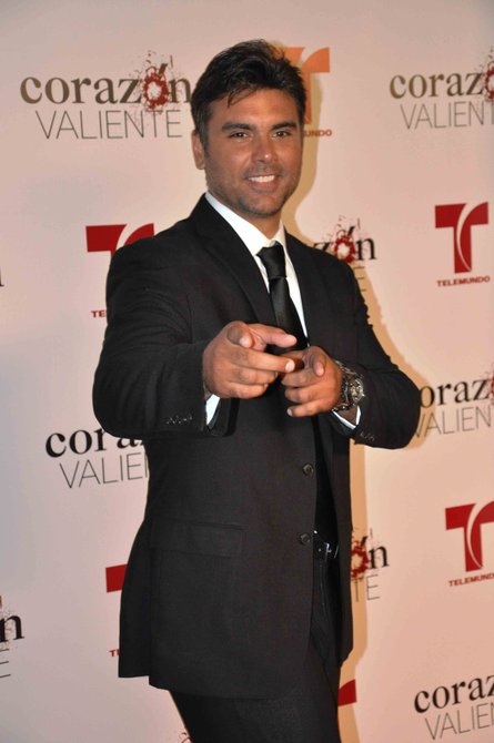 Jorge Luis Pila participa en la primera etapa de la telenovela “Corazón Valiente”, en su paso por la alfombra roja el día de la presentación oficial de la telenovela en Miami