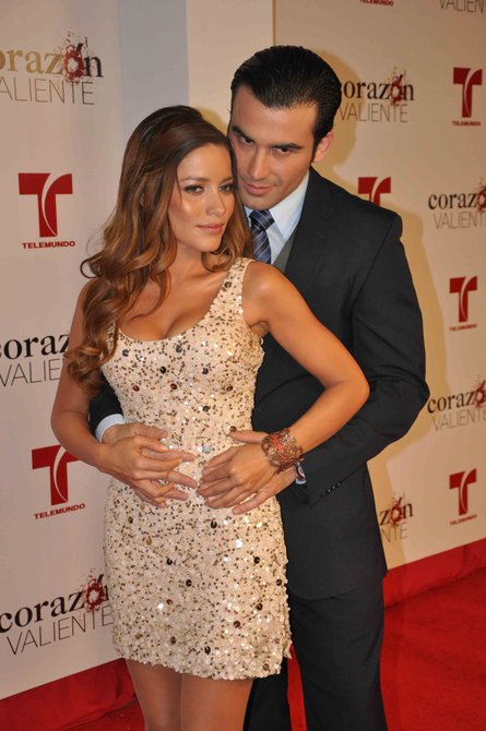 La pareja protagónica de la telenovela “Corazón valiente”