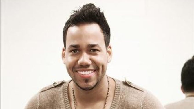 Romeo Santos sigue con exitosa gira mientras celebra nominaciones a Billboard