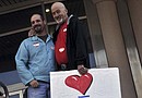 Aunque la Ley de Defensa del Matrimonio (DOMA) no incluye los matrimonios entre personas del mismo sexo como válidos en materia migratoria, la decisión de hoy abre otra puerta a la esperanza
