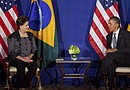 El presidente de los Estados Unidos, Barack Obama, conversa con la presidenta brasileña Dilma Rousseff