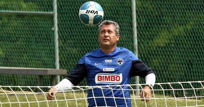 El entrenador del Monterrey dice que irá paso a paso en la Concacaf y la liga