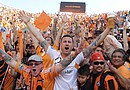 La larga espera de los Dynamo valió la pena; con un estadio abarrotado por 22,039 asistentes, y con los gritos, la alegría y la esperanza de sus hinchas, la Máquina Naranja por fin inauguró su propio estadio con un triunfo ante D.C. United