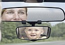 Cuelgue los avisos preventivos repartidos por HDF (Look before you lock) en el espejo retrovisor, para recordar chequear el vehículo antes de cerrarlo.