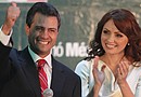 Angélica Rivera se convierte en la primera actriz en ser primera dama de México en la historia de ese país.