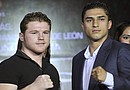 El mexicano Saúl Álvarez (i), campeón superwelter del Consejo Mundial de Boxeo, y el estadounidense Josesito López (d) posan hoy, martes 24 de julio de 2012, durante una rueda de prensa en Ciudad de México, para la promoción de su pelea del 15 de septiembre en Las Vegas, Nevada (Estados Unidos) en la función denominada 'Reyes del nocaut'.