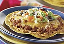 Convierta las noches ocupadas de manera fácil y divertida con recetas rápidas y sabrosas. Estos platos cotidianos han sido reelaborados al estilo mexicano por Ortega. Su familia opinará que son sabrosos y a usted le encantará que son fáciles de preparar.