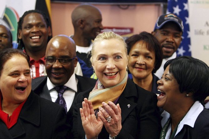 Clinton impulsa un nuevo plan para luchar contra el sida en Sudáfrica