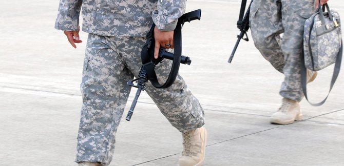 Más suicidas, militares jóvenes