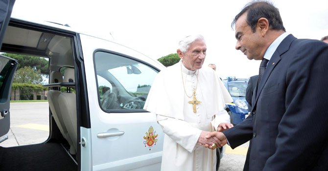 El Papa ya tiene automóvil eléctrico