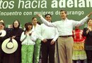 El presidente electo mexicano, Enrique Peña Nieto, habla durante una reunión con mujeres en Durango (México).
