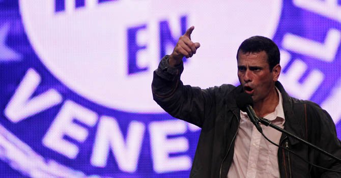 Capriles cuestiona socialismo de Chávez