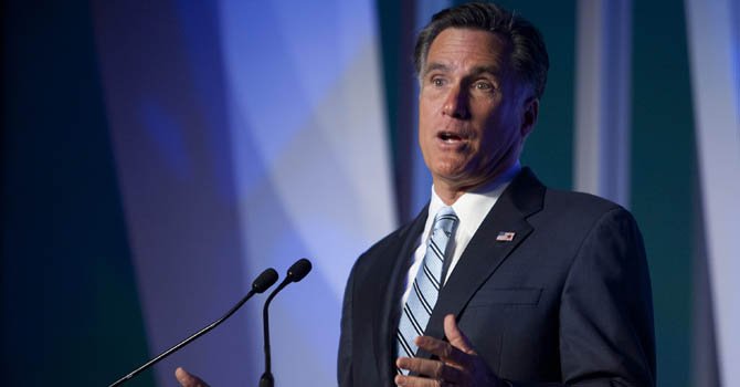Romney busca voto hispano en foro de Univision