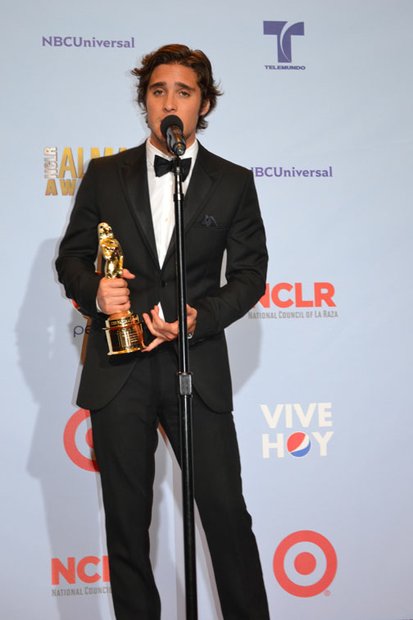El actor Diego Boneta.
Después de haber actuado en diferentes telenovelas, y ahora en la película “Rock of Ages”, al lado de Tom Cruise, Diego prepara su material musical con temas “del corazón” al lado de Adam Levine el vocalista de Maroon 5.