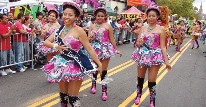 Festivales visten las calles de alegría